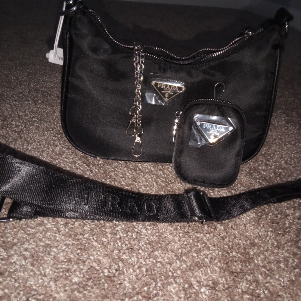 Prada Re-Edition 2005 handbagVery good conditionBlack, Polyester